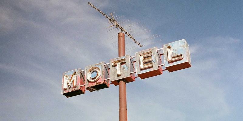 法国AOC奶酪保护制度：探秘原产地命名如何塑造康塔尔、罗克福尔的品质与传承 | 附经典食谱与木兰奶酪鉴赏